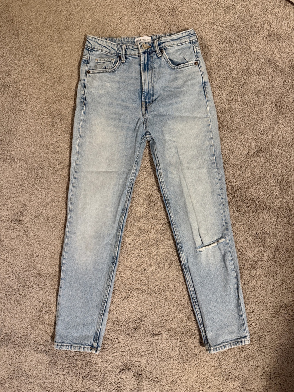 Zara Light Blue Jeans with Subtle Distress